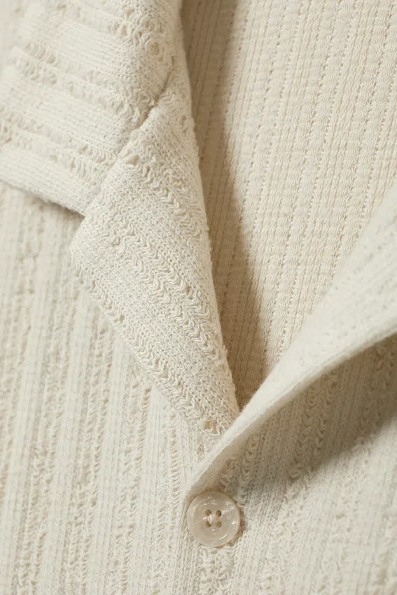 Camisa de estilo resort de corte recto – Beige empolvado Camisa de estilo resort de corte recto – Beige empolvado