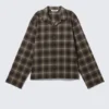 Camisa de pijama holgada de franela – A cuadros marrón oscuro Camisa de pijama holgada de franela – A cuadros marrón oscuro
