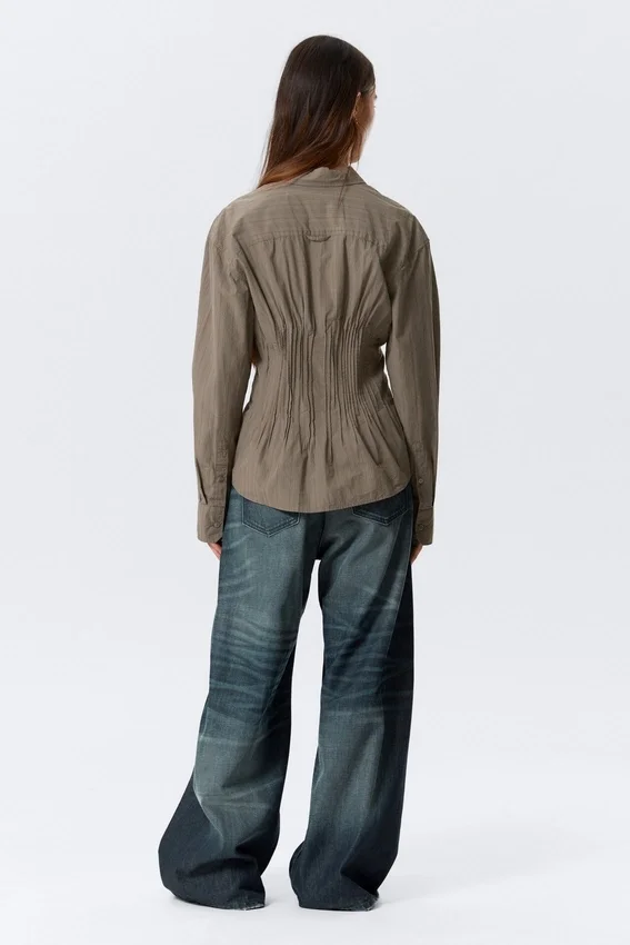 Camisa de popelín de algodón con fruncido en la cintura – Rayas marrones Camisa de popelín de algodón con fruncido en la cintura – Rayas marrones