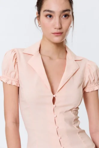 Camisa de resort entallada de manga corta – Rayas rosa melocotón