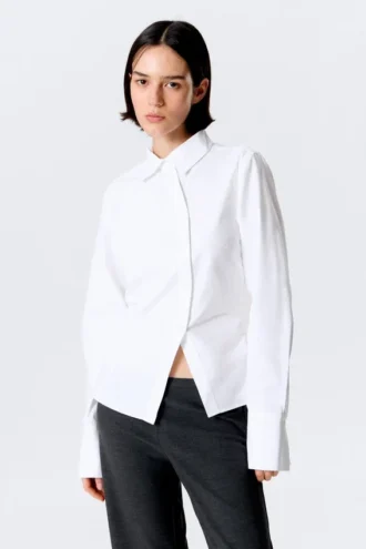 Camisa entallada asimétrica de popelín – Blanca