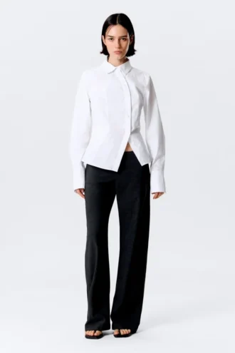 Camisa entallada asimétrica de popelín – Blanca