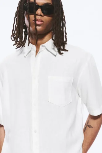 Camisa holgada de manga corta en mezcla de lino – Blanco roto