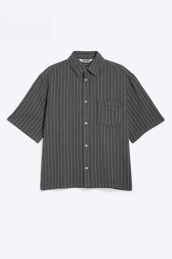 Camisa holgada de mezcla de lino de manga corta – Rayas gris oscuro Camisa holgada de mezcla de lino de manga corta – Rayas gris oscuro