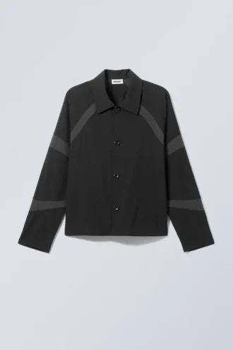 Camisa oversize de corte holgado con paneles y mangas raglán – Negro