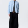 Camisa Oxford de corte recto y manga larga – Azul claro Camisa Oxford de corte recto y manga larga – Azul claro