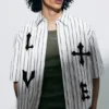 Camisas con estampados de corte recto y manga corta – Rayas blancas y negras Camisas con estampados de corte recto y manga corta – Rayas blancas y negras