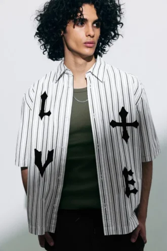 Camisas con estampados de corte recto y manga corta – Rayas blancas y negras
