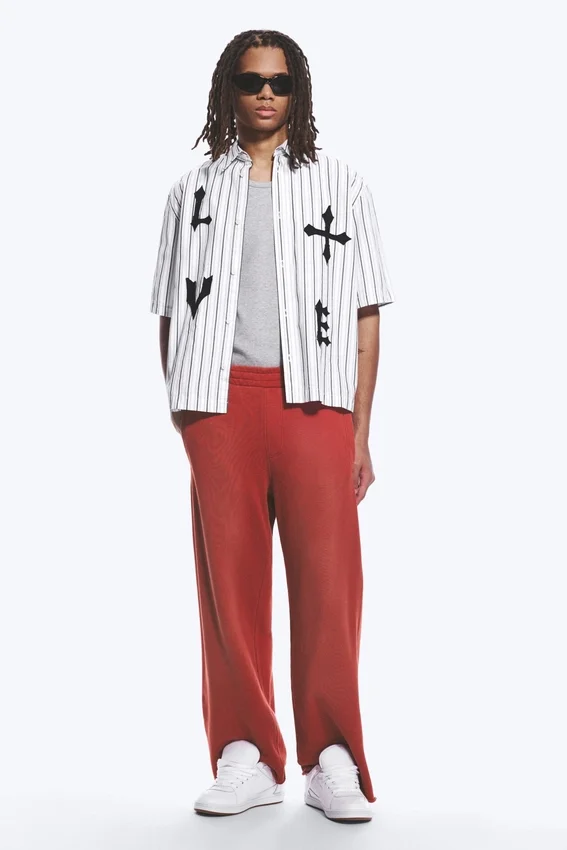 Camisas con estampados de corte recto y manga corta – Rayas blancas y negras Camisas con estampados de corte recto y manga corta – Rayas blancas y negras