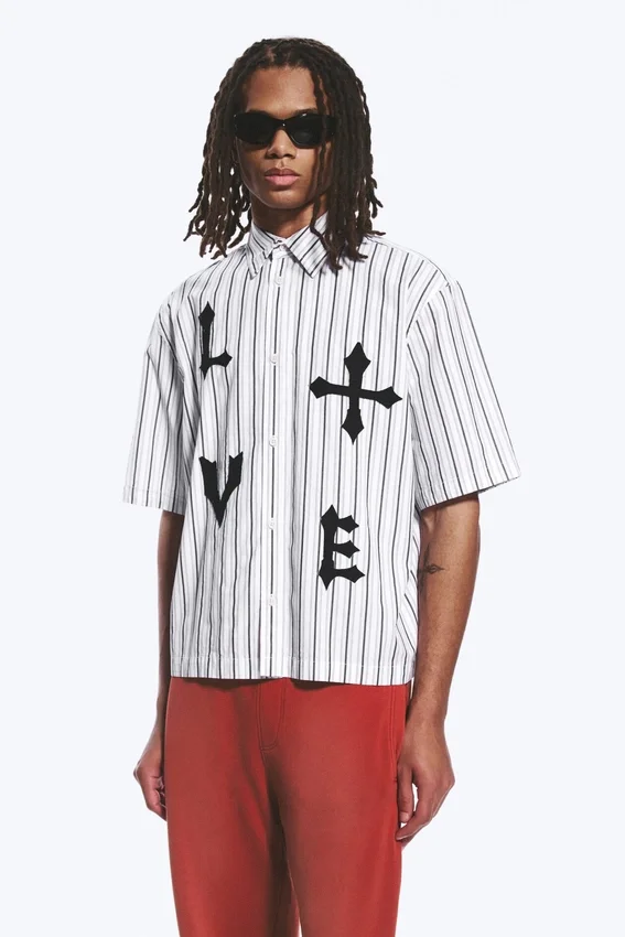 Camisas con estampados de corte recto y manga corta – Rayas blancas y negras Camisas con estampados de corte recto y manga corta – Rayas blancas y negras