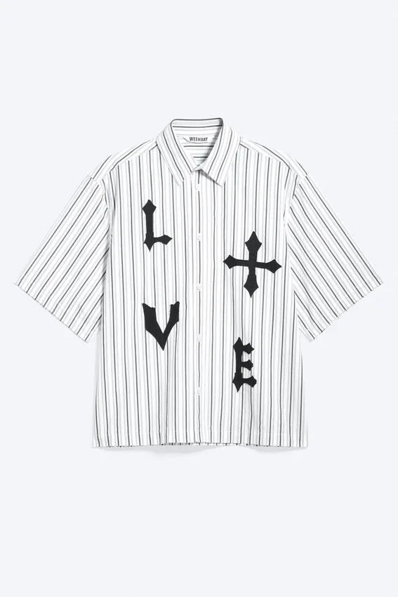 Camisas con estampados de corte recto y manga corta – Rayas blancas y negras Camisas con estampados de corte recto y manga corta – Rayas blancas y negras