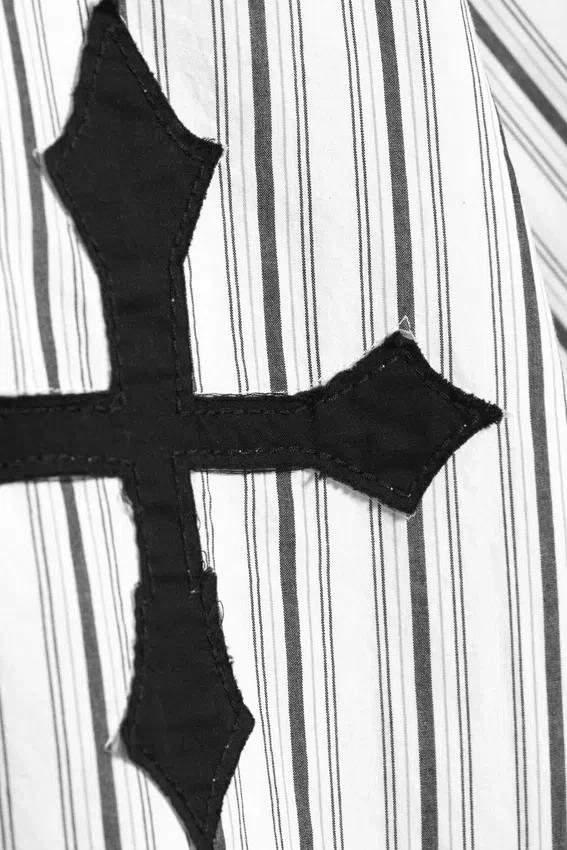 Camisas con estampados de corte recto y manga corta – Rayas blancas y negras Camisas con estampados de corte recto y manga corta – Rayas blancas y negras