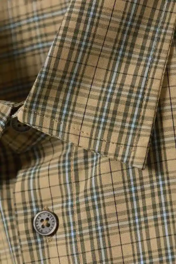 Camisas de corte recto y manga corta – Beige a cuadros Camisas de corte recto y manga corta – Beige a cuadros