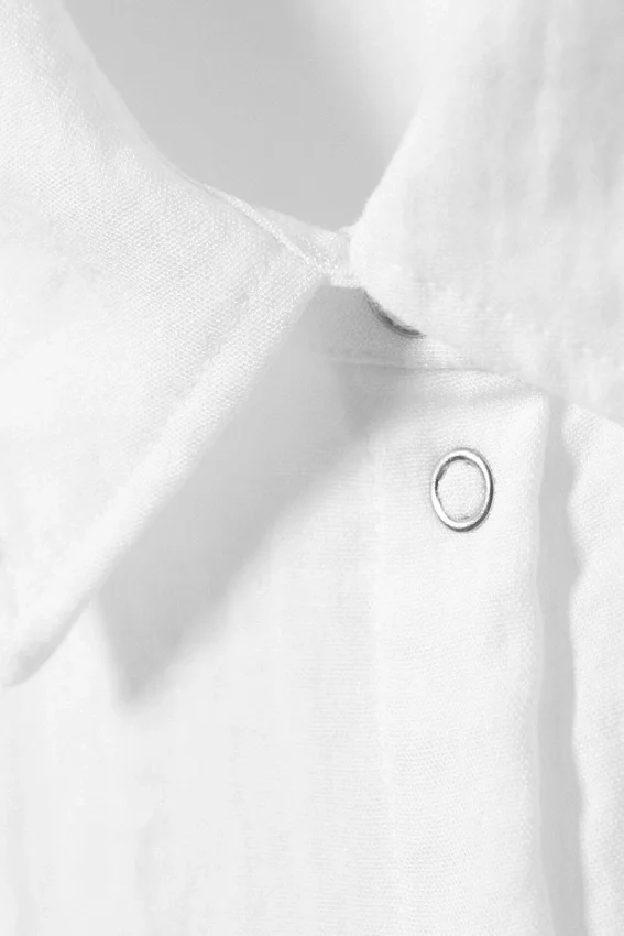 Camisas de crepé de pantalones cortos y corte entallado – Blanca Camisas de crepé de pantalones cortos y corte entallado – Blanca