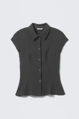 Camisas de crepé de pantalones cortos y corte entallado – Gris oscuro