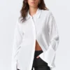 Camisas de manga larga con espalda abierta y lazo – Blanca