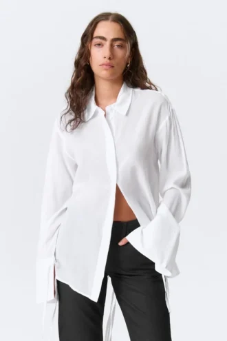 Camisas de manga larga con espalda abierta y lazo – Blanca