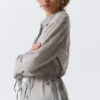 Camisas de manga larga con la espalda abierta y lazo – Gris empolvado