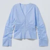 Camisas de popelín fruncidas con cuello en V – Azul claro