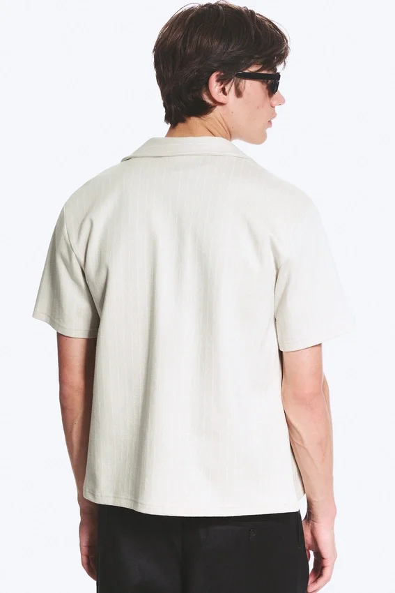 Camisas de resort de manga corta con textura – Gris claro Camisas de resort de manga corta con textura – Gris claro