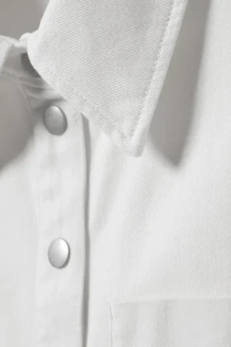 Camisas de sarga de algodón con mangas casquillo – Blanca