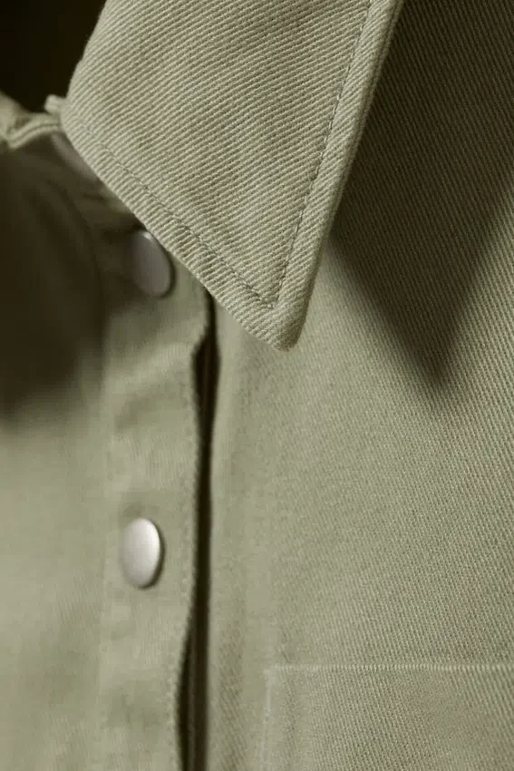 Camisas de sarga de algodón con mangas casquillo – Verde caqui Camisas de sarga de algodón con mangas casquillo – Verde caqui