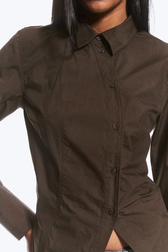 Camisas entalladas asimétricas de popelín – Marrón oscuro Camisas entalladas asimétricas de popelín – Marrón oscuro