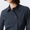 Camisas entalladas asimétricas de popelín – Rayas azul oscuro Camisas entalladas asimétricas de popelín – Rayas azul oscuro