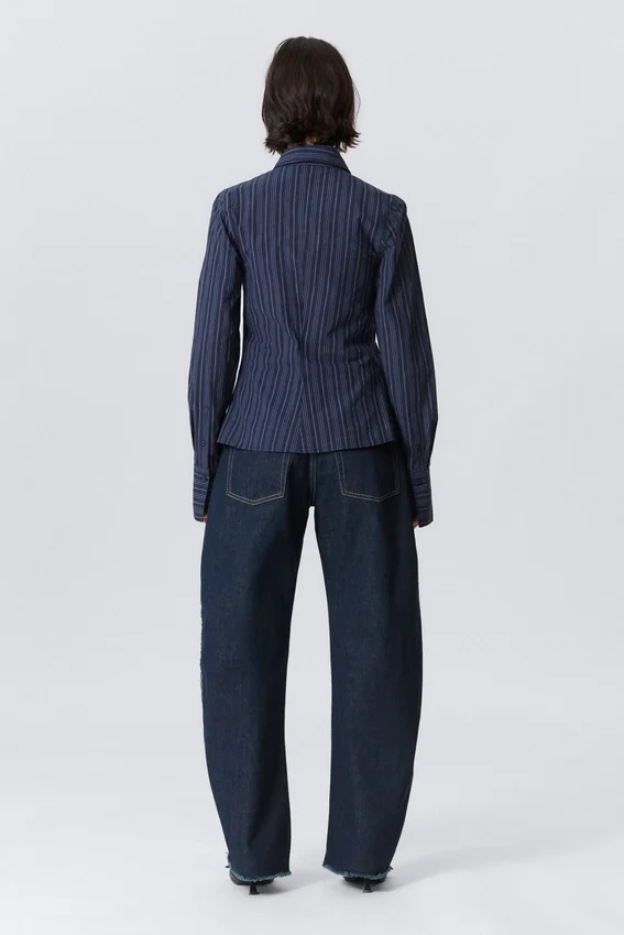 Camisas entalladas asimétricas de popelín – Rayas azul oscuro Camisas entalladas asimétricas de popelín – Rayas azul oscuro