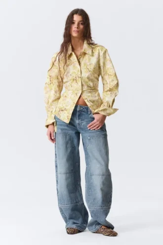 Camisas entalladas con fruncido en la cintura – Estampado floral amarillo