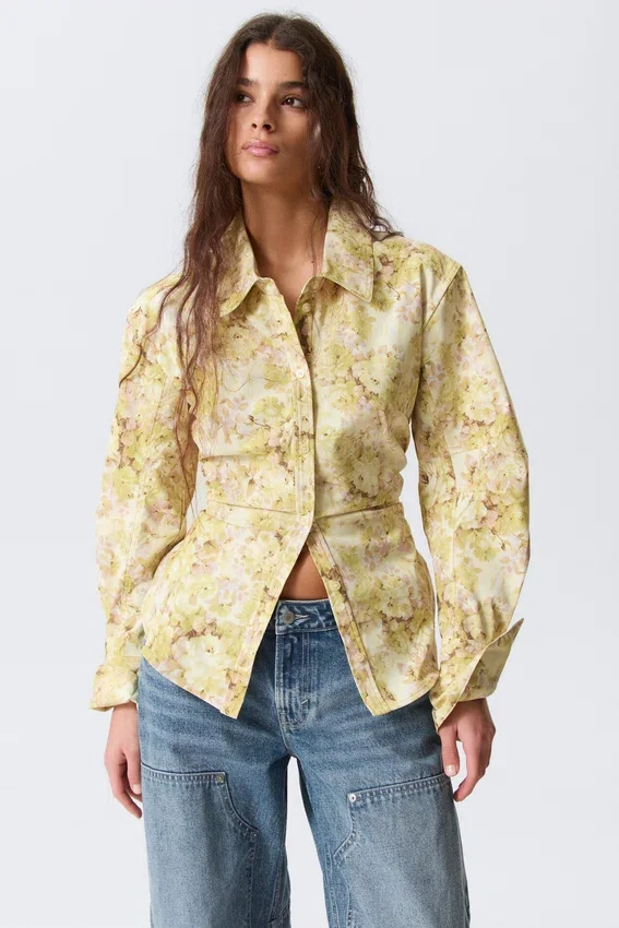 Camisas entalladas con fruncido en la cintura – Estampado floral amarillo Camisas entalladas con fruncido en la cintura – Estampado floral amarillo