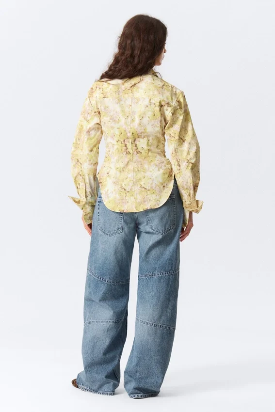 Camisas entalladas con fruncido en la cintura – Estampado floral amarillo Camisas entalladas con fruncido en la cintura – Estampado floral amarillo