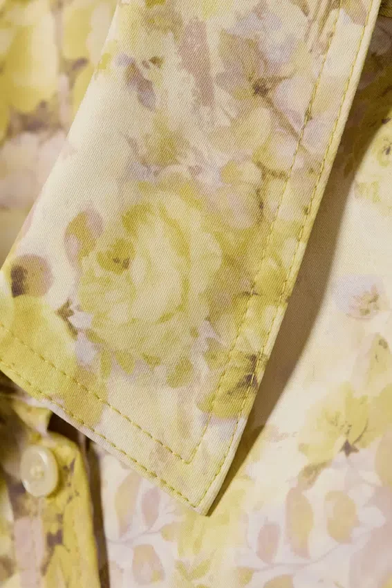 Camisas entalladas con fruncido en la cintura – Estampado floral amarillo Camisas entalladas con fruncido en la cintura – Estampado floral amarillo