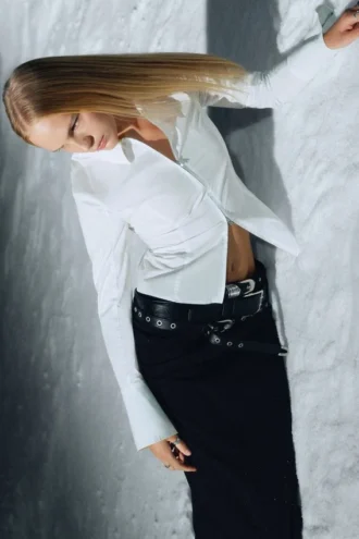 Camisas entalladas de manga larga con cremallera – Blanca