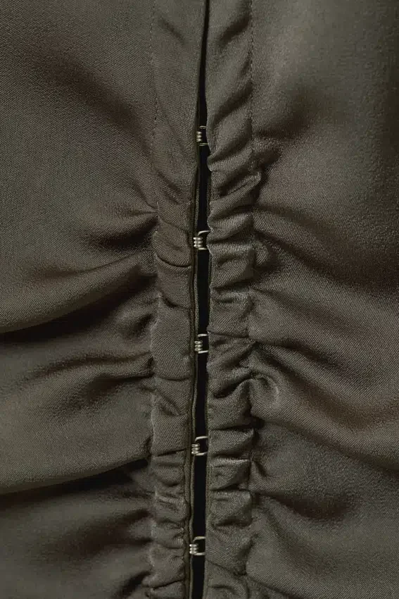 Camisas entalladas de manga larga de satén – Dark Mole Camisas entalladas de manga larga de satén – Dark Mole