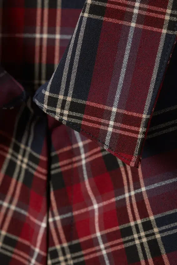 Camisas fruncidas con cuello – Rojo oscuro Camisas fruncidas con cuello – Rojo oscuro