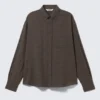 Camisas holgadas con estructura y botones – A cuadros marrón oscuro Camisas holgadas con estructura y botones – A cuadros marrón oscuro