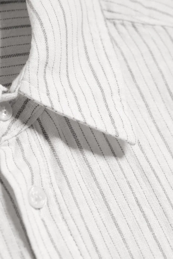 Camisas holgadas de manga corta en mezcla de lino – Rayas blancas/grises Camisas holgadas de manga corta en mezcla de lino – Rayas blancas/grises