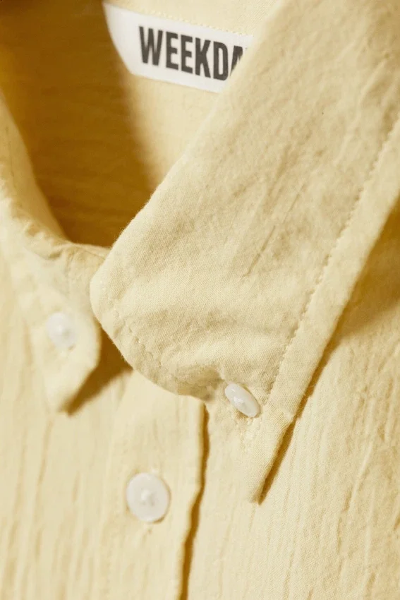 Camisas oversize de seersucker con botones – Amarillo claro Camisas oversize de seersucker con botones – Amarillo claro