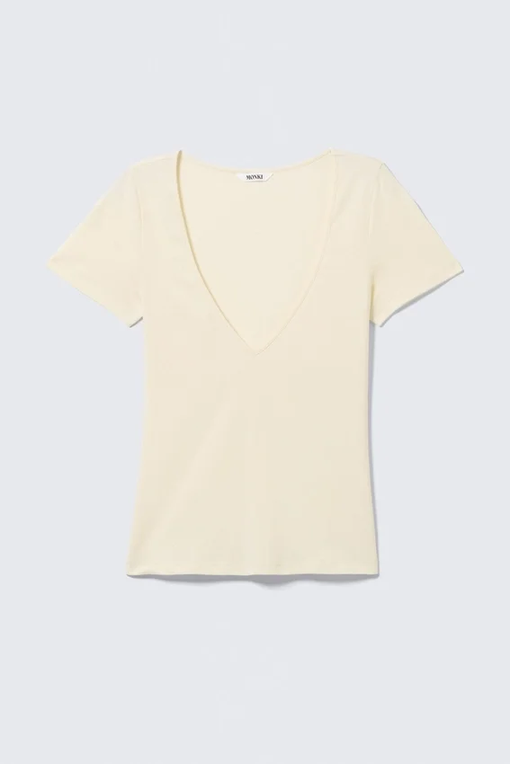 Camiseta ajustada con cuello en V profundo – Crema Camiseta ajustada con cuello en V profundo – Crema