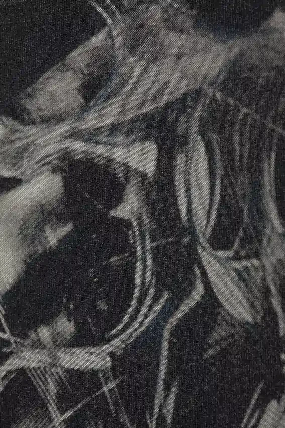 Camiseta ajustada con cuello en V y estampado – Negro – Estampado de ciencia ficción Camiseta ajustada con cuello en V y estampado – Negro – Estampado de ciencia ficción