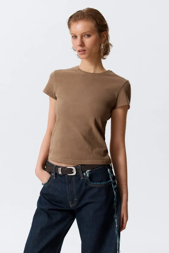 Camiseta ajustada de algodón de manga corta – Beige oscuro lavado Camiseta ajustada de algodón de manga corta – Beige oscuro lavado