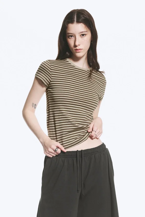Camiseta ajustada de algodón de manga corta – Rayas oscuras y claras Camiseta ajustada de algodón de manga corta – Rayas oscuras y claras