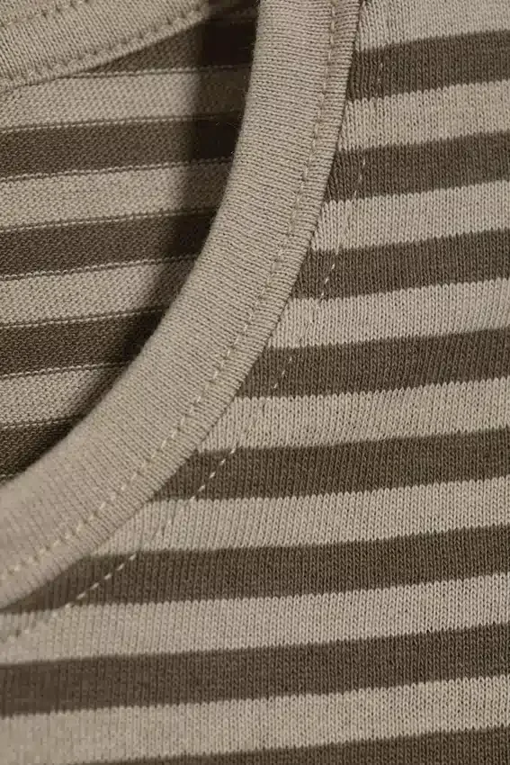 Camiseta ajustada de algodón de manga corta – Rayas oscuras y claras Camiseta ajustada de algodón de manga corta – Rayas oscuras y claras