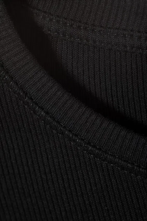 Camiseta ajustada de canalé – Negro Camiseta ajustada de canalé – Negro