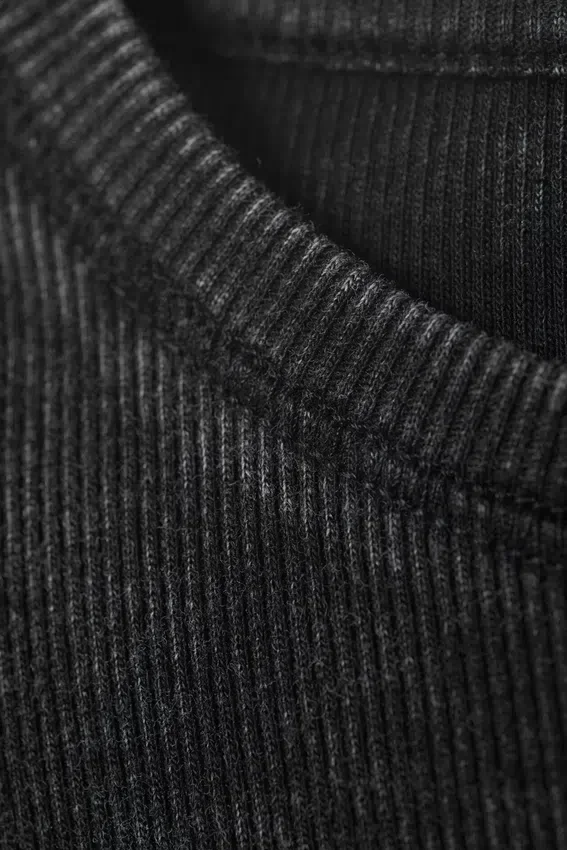 Camiseta ajustada de canalé – Negro lavado Camiseta ajustada de canalé – Negro lavado