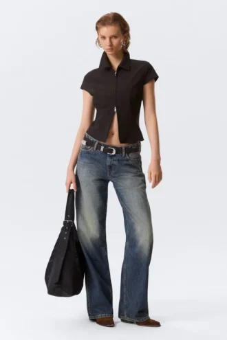 Camiseta ajustada de manga corta con cremallera – Rayas negras