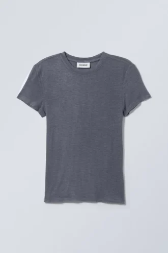 Camiseta ajustada suave y transparente – Azul empolvado