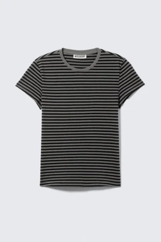 Camiseta Carla de corte entallado – Gris polvoriento