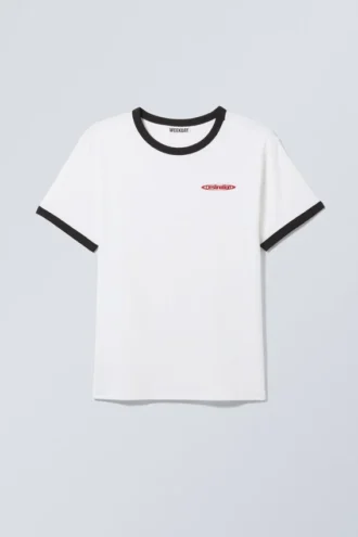 Camiseta con cuello de canalé y estampados Buck – Blanco – Logotipo Destination